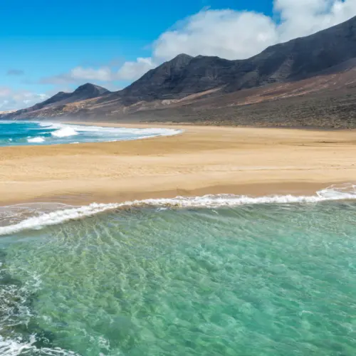 iStock-1367928814cofete playa_result